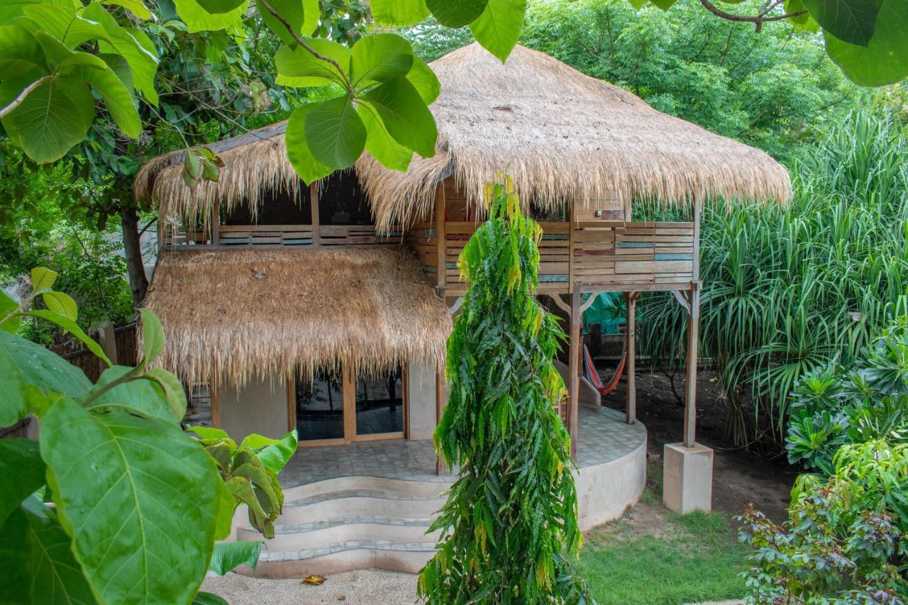 Jati Village, Party Hostel And Bungalows Gili Trawangan Eksteriør bilde
